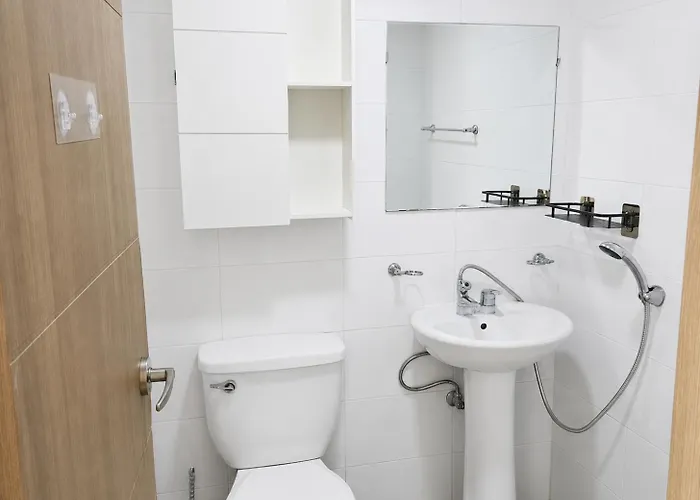 52hongdae Station Area, Yeonnam, Hongdae Street, 15 Minutes From Itaewon, Single Accommodation, Fully Furnished Apartment *