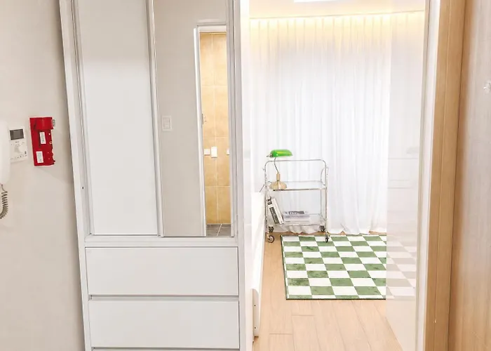 52hongdae Station Area, Yeonnam, Hongdae Street, 15 Minutes From Itaewon, Single Accommodation, Fully Furnished Apartment Seoul