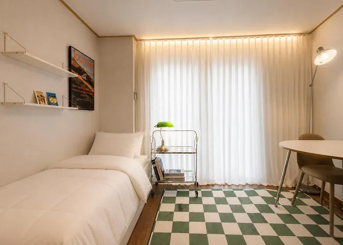 Apartment 52hongdae Station Area, Yeonnam, Hongdae Street, 15 Minutes From Itaewon, Single Accommodation, Fully Furnished *
