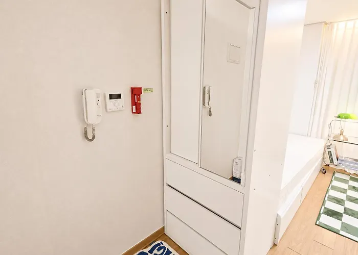 52hongdae Station Area, Yeonnam, Hongdae Street, 15 Minutes From Itaewon, Single Accommodation, Fully Furnished Apartment